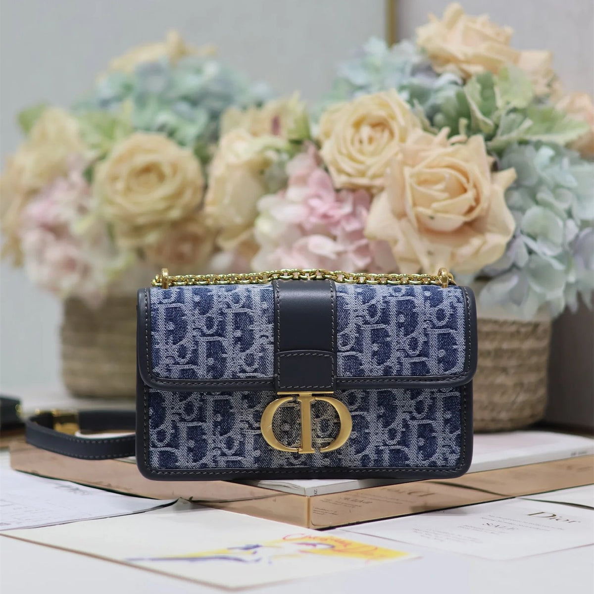 Bag with Chain N560131