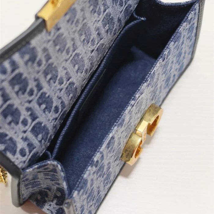 Bag with Chain N560131