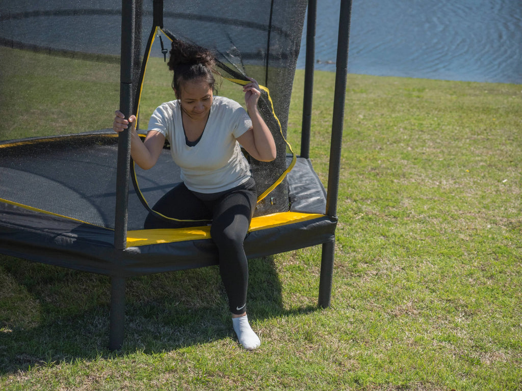 7.5-Foot Trampoline with Enclosure A9526