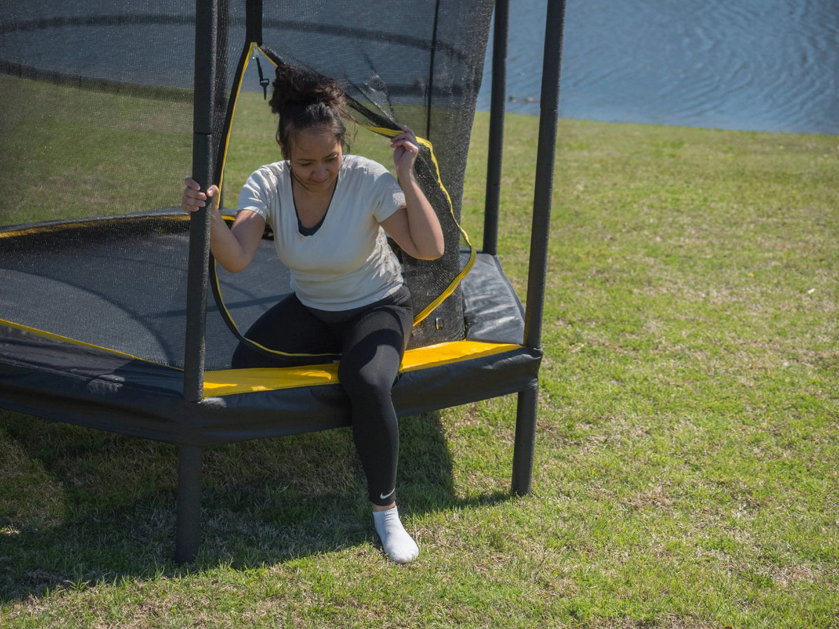 7.5-Foot Trampoline with Enclosure A9526