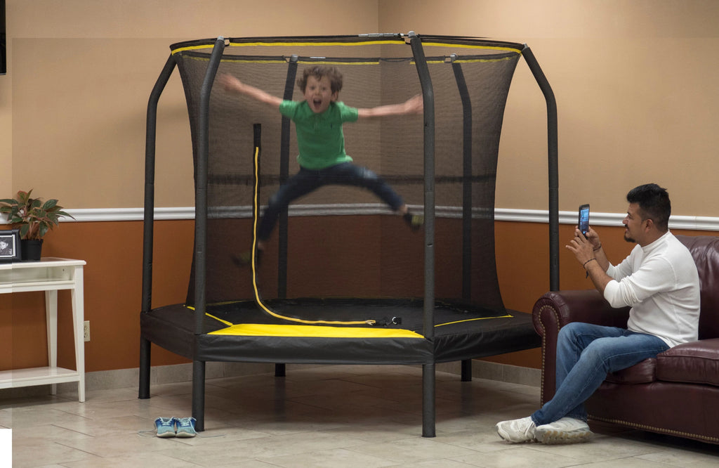 7.5-Foot Trampoline with Enclosure A9526