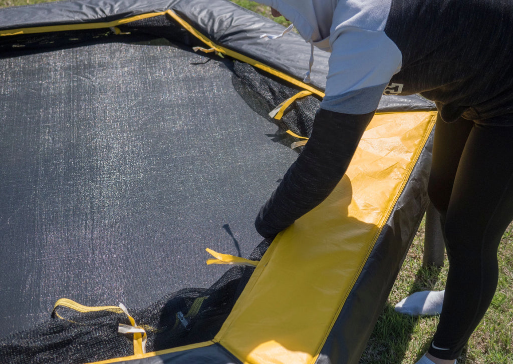 7.5-Foot Trampoline with Enclosure A9526
