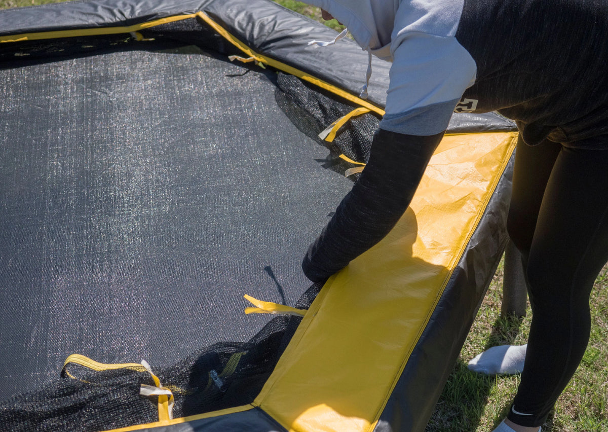 7.5-Foot Trampoline with Enclosure A9526