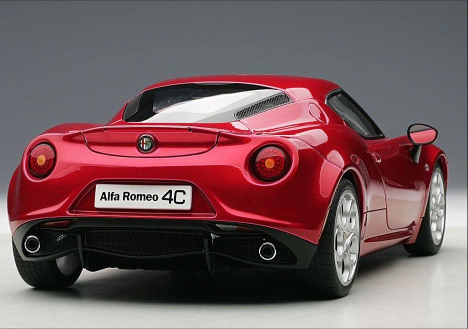 1/18 Alfa Romeo 4C Metallic Red H337270