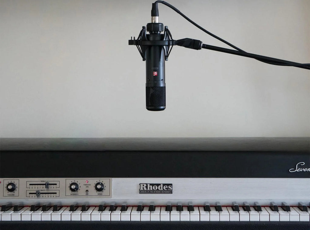 Large Diaphragm Condenser Mic with Shockmount and Filter X752463