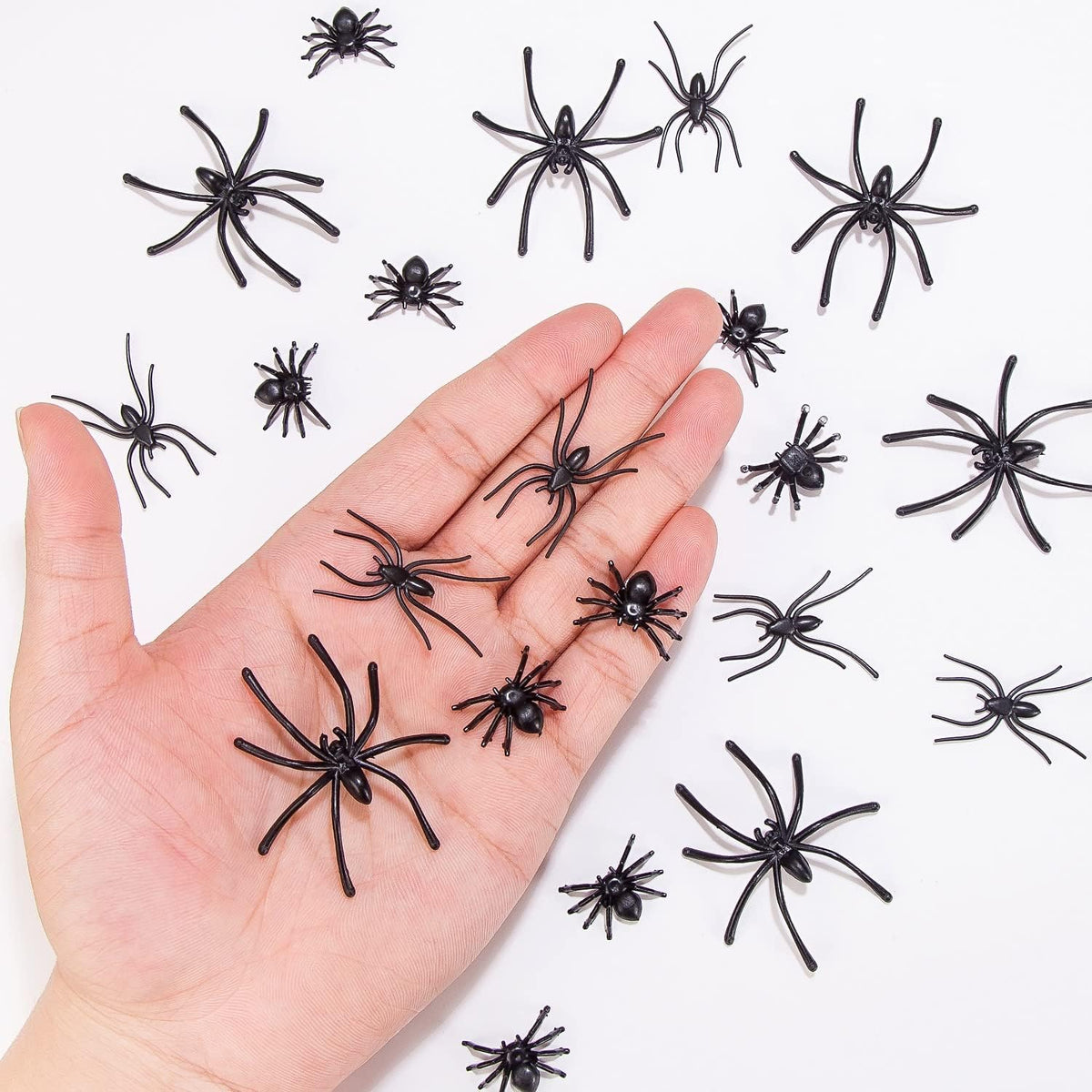120 Pieces Black Plastic Spiders 3 Sizes P405