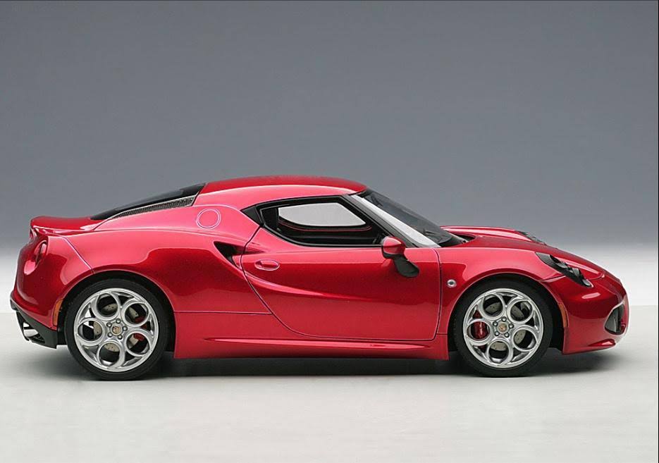 1/18 Alfa Romeo 4C Metallic Red H337270