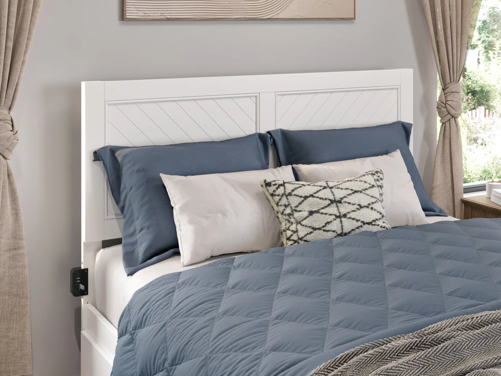 White Solid Wood Platform Bed with Footboard & Twin XL Trundle, Queen O125825