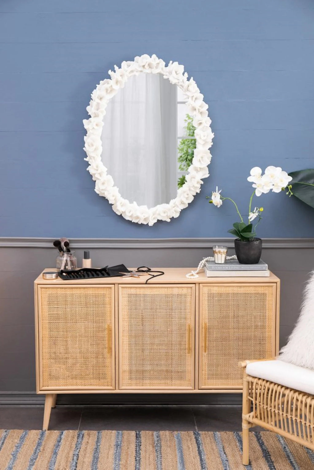 White Oval Wall Mirror X447
