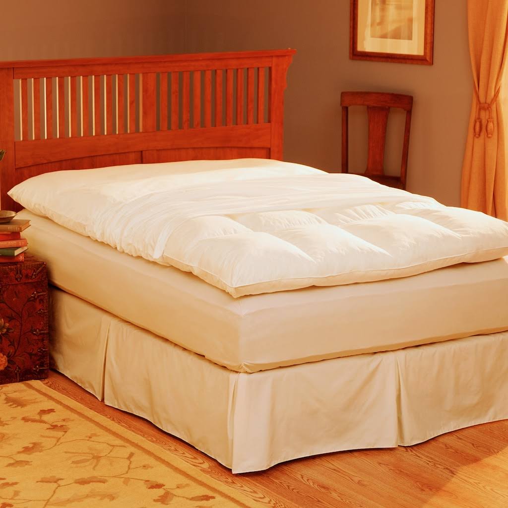 California King Featherbed Protector in White Q5358