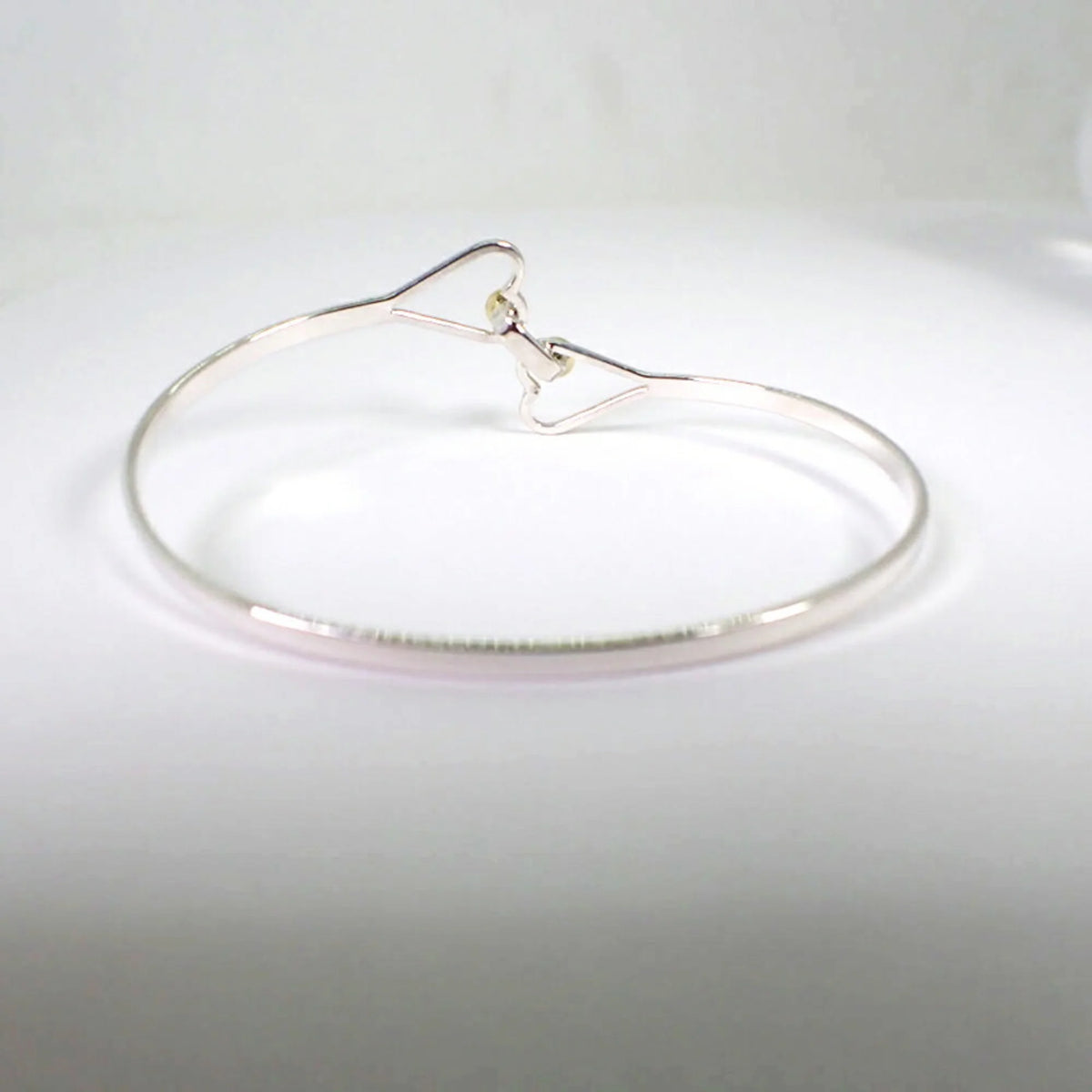 SV925 18KT Heart Bangle E882