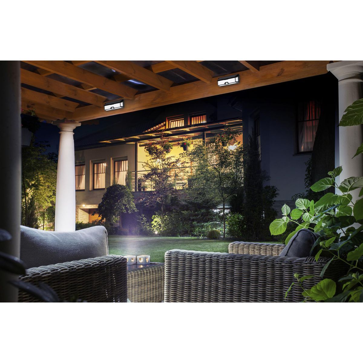 1000 Lumen Solar Powered Motion Activated Waterproof Security Light G6491