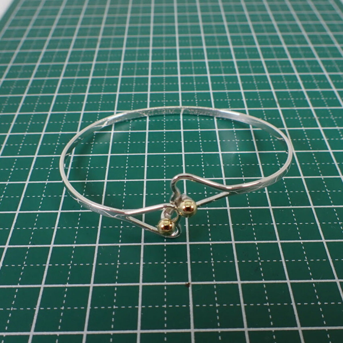 SV925 18KT Heart Bangle E882